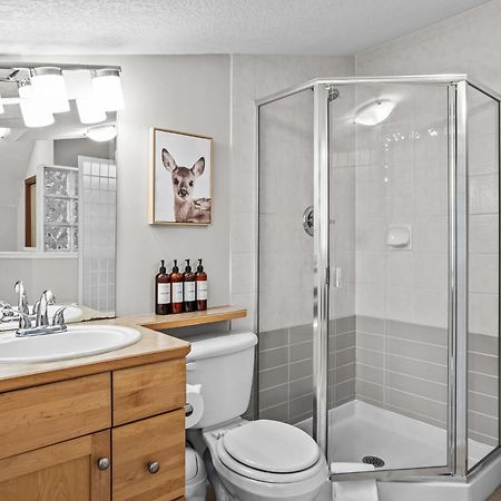 Charming 1 Bdrm Plus Loft With Views Managed By Little Sister Getaways Canmore Bagian luar foto