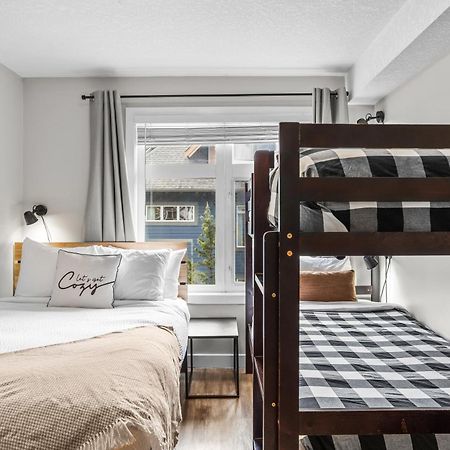 Charming 1 Bdrm Plus Loft With Views Managed By Little Sister Getaways Canmore Bagian luar foto
