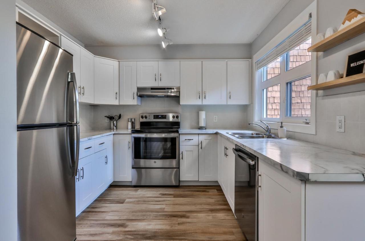 Charming 1 Bdrm Plus Loft With Views Managed By Little Sister Getaways Canmore Bagian luar foto