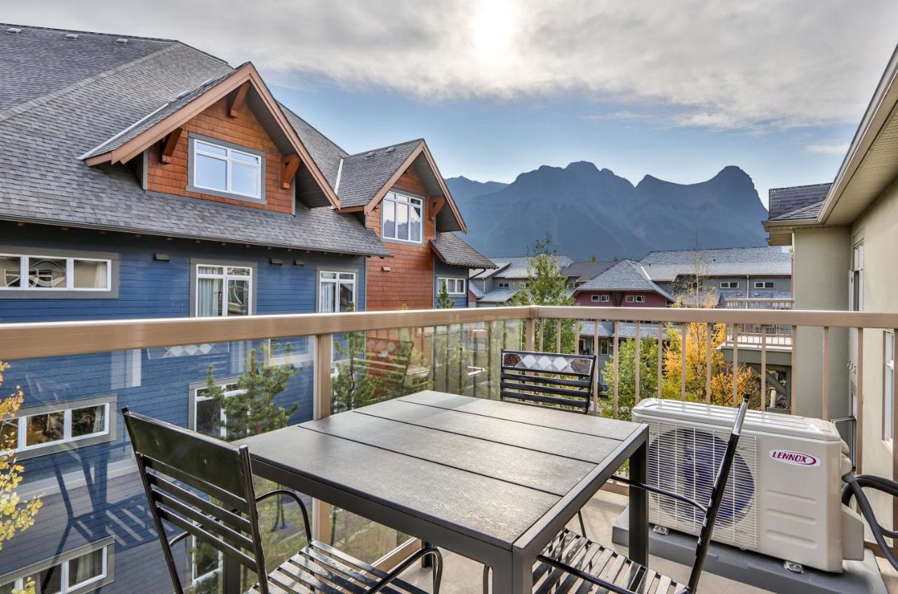 Charming 1 Bdrm Plus Loft With Views Managed By Little Sister Getaways Canmore Bagian luar foto