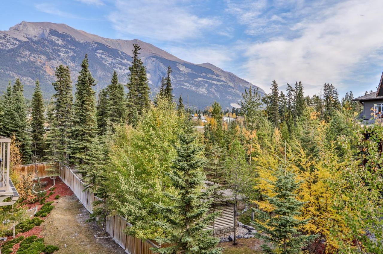 Charming 1 Bdrm Plus Loft With Views Managed By Little Sister Getaways Canmore Bagian luar foto