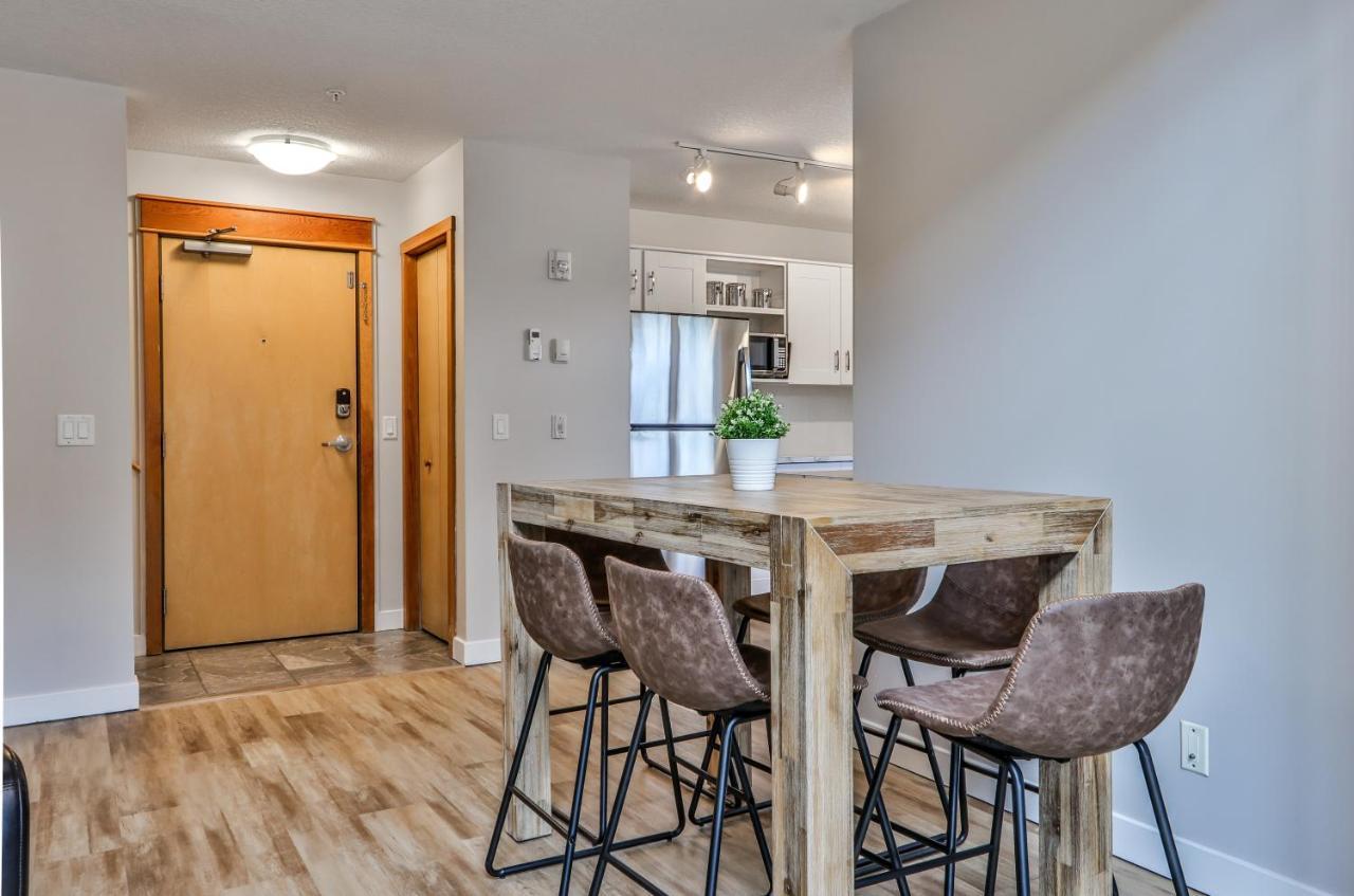 Charming 1 Bdrm Plus Loft With Views Managed By Little Sister Getaways Canmore Bagian luar foto