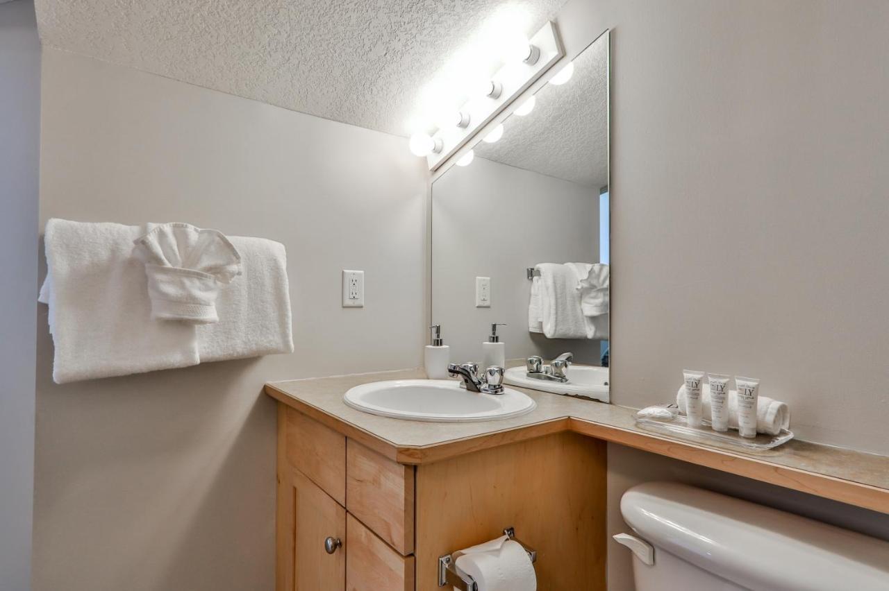 Charming 1 Bdrm Plus Loft With Views Managed By Little Sister Getaways Canmore Bagian luar foto