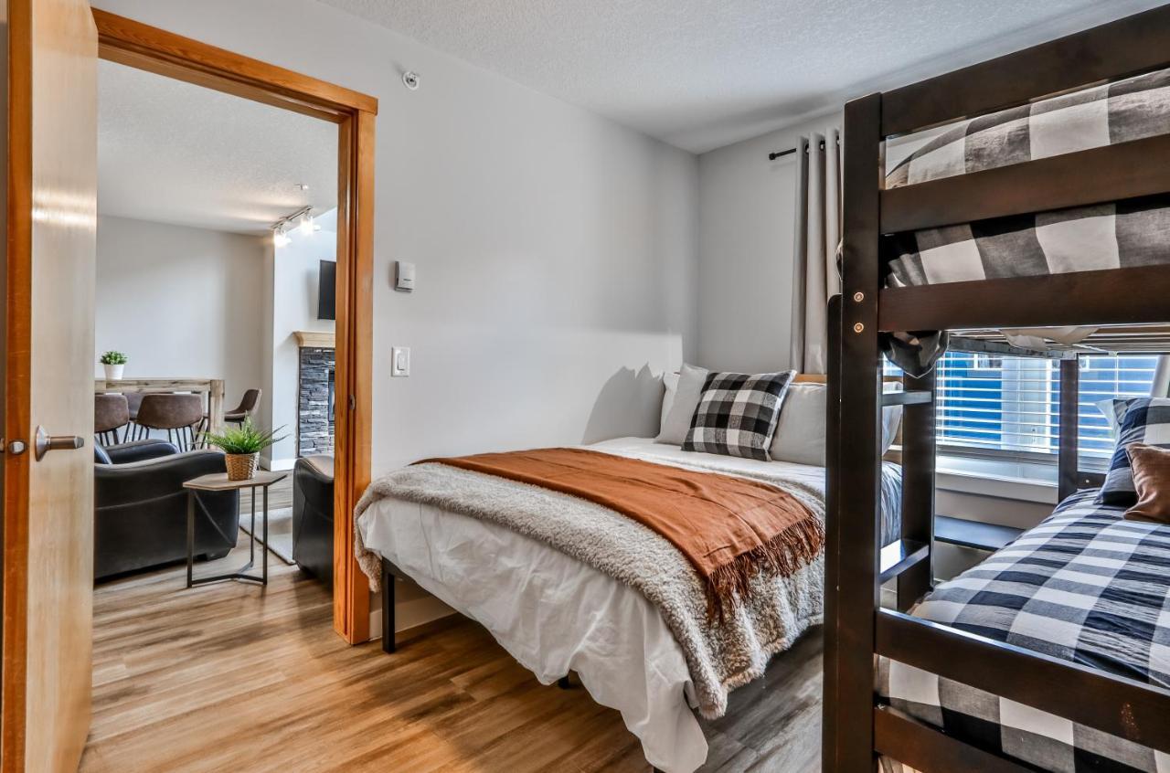 Charming 1 Bdrm Plus Loft With Views Managed By Little Sister Getaways Canmore Bagian luar foto
