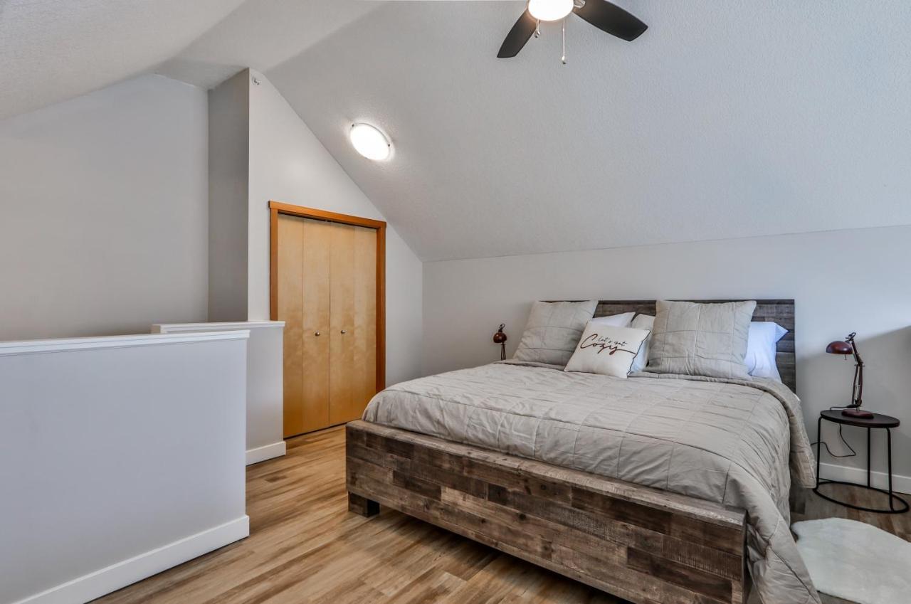 Charming 1 Bdrm Plus Loft With Views Managed By Little Sister Getaways Canmore Bagian luar foto