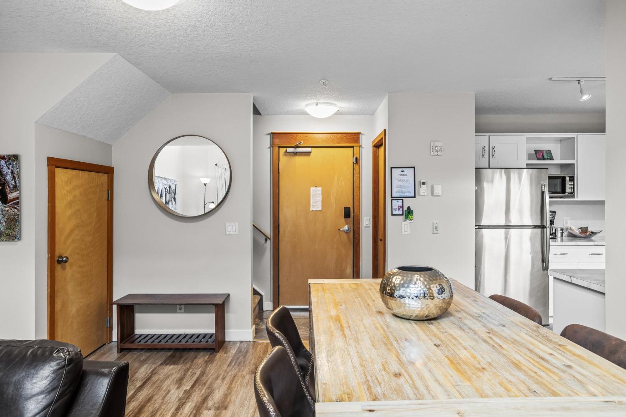 Charming 1 Bdrm Plus Loft With Views Managed By Little Sister Getaways Canmore Bagian luar foto