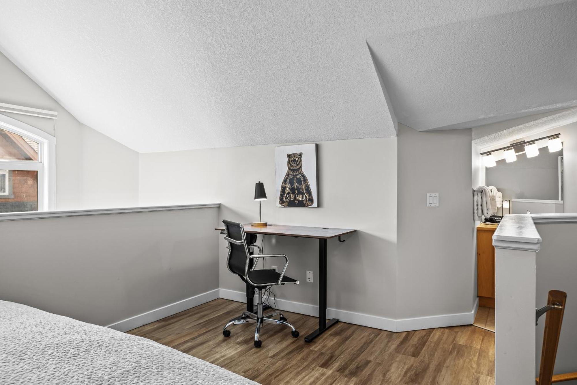 Charming 1 Bdrm Plus Loft With Views Managed By Little Sister Getaways Canmore Bagian luar foto